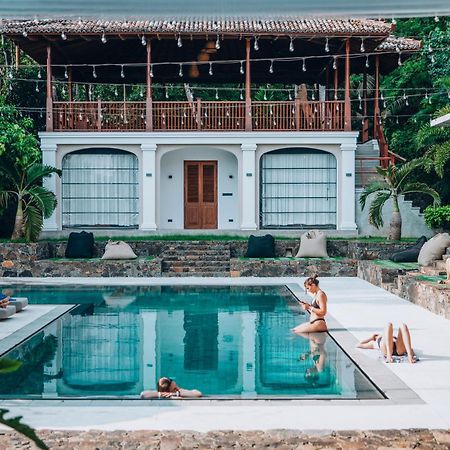 The Salty Pelican Yoga & Surf Retreat Диквела Екстериор снимка