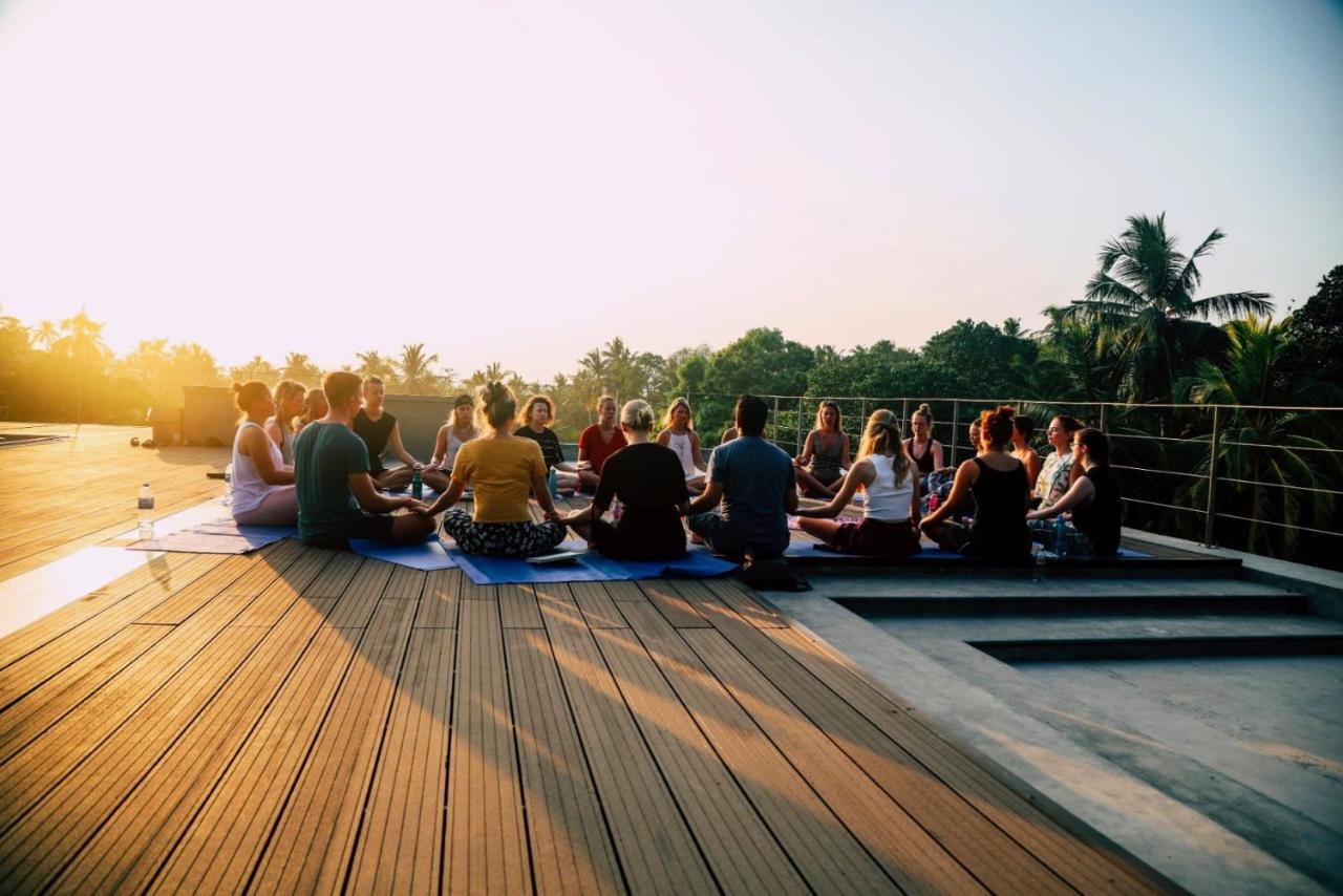 The Salty Pelican Yoga & Surf Retreat Диквела Екстериор снимка