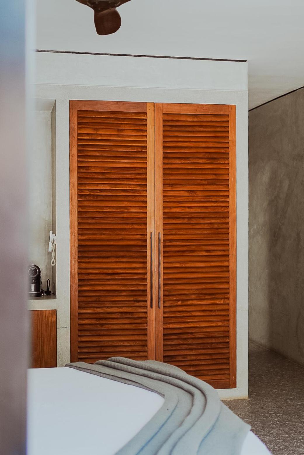 The Salty Pelican Yoga & Surf Retreat Диквела Екстериор снимка