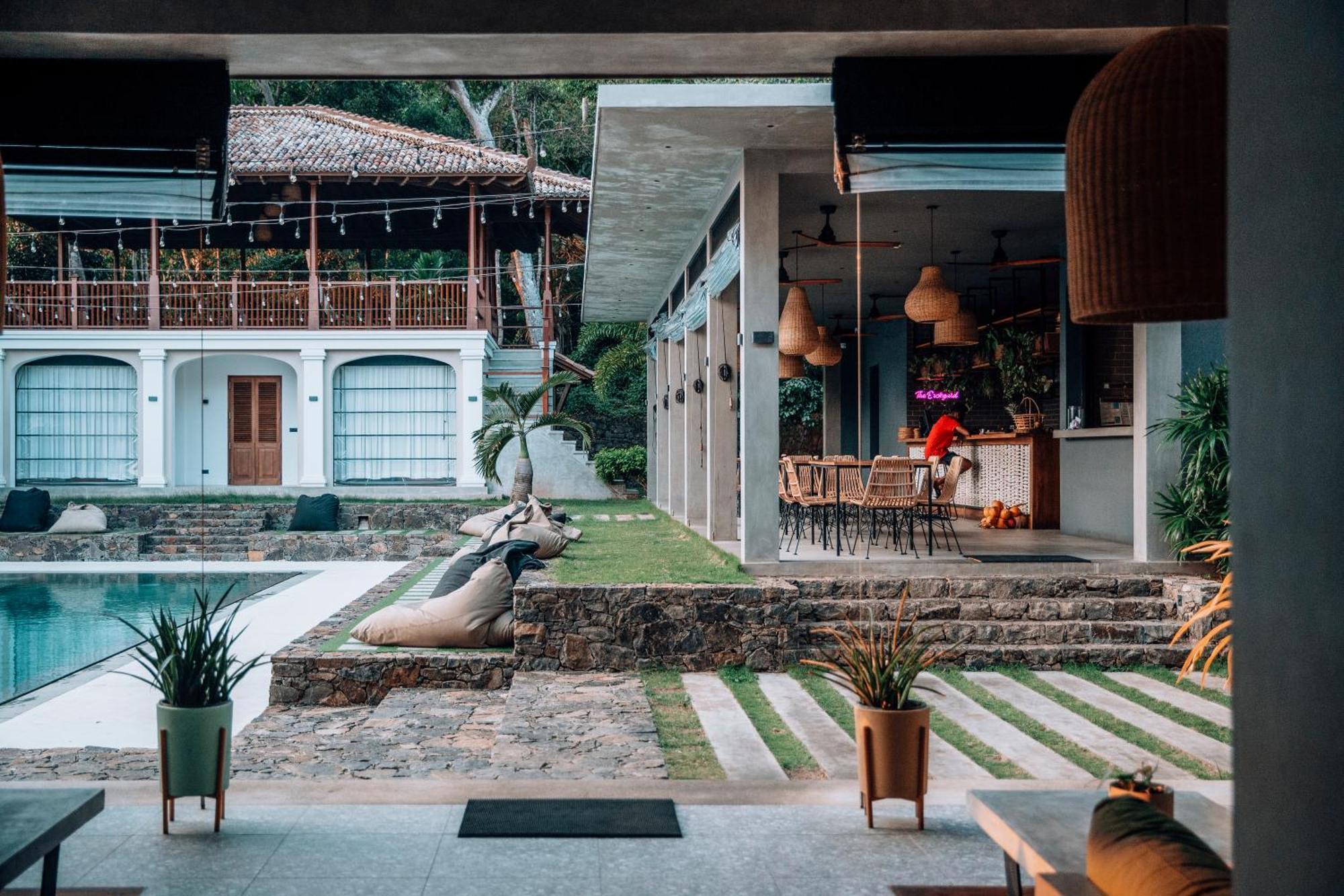 The Salty Pelican Yoga & Surf Retreat Диквела Екстериор снимка