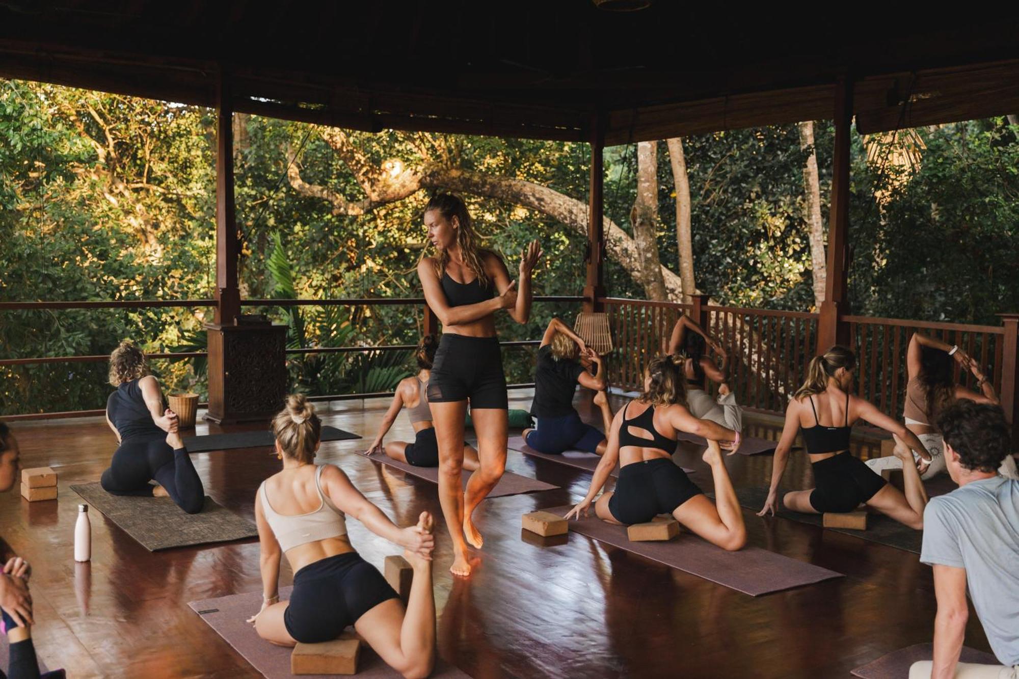 The Salty Pelican Yoga & Surf Retreat Диквела Екстериор снимка